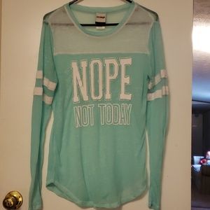 Womens MEDIUM long sleeve tshirt